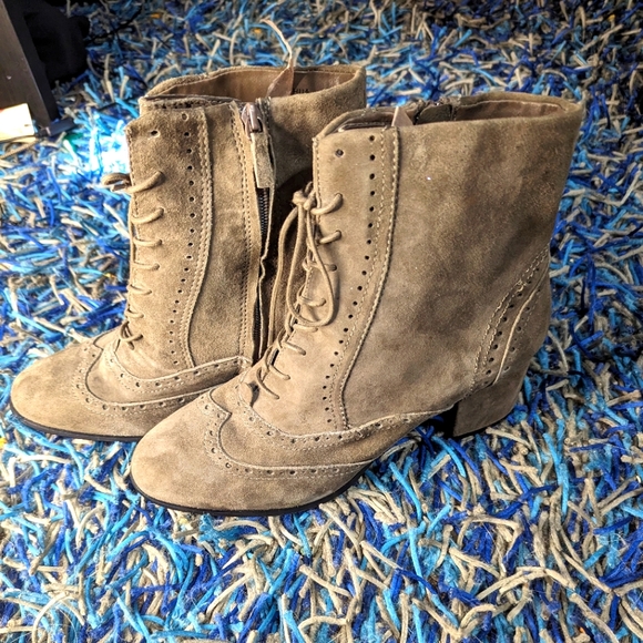 Tahari Shoes - Tahari boots